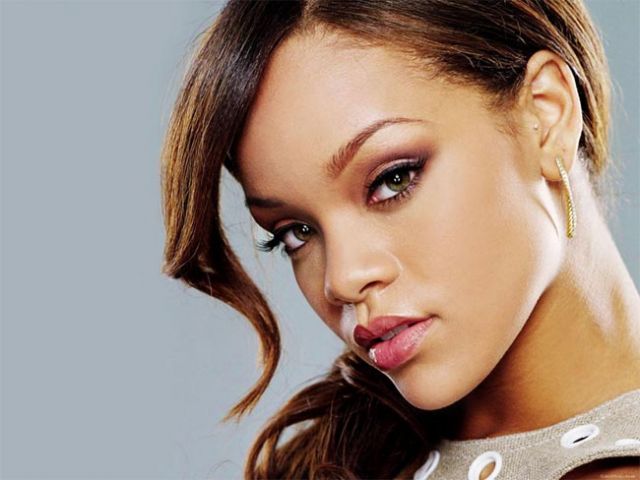 Rihanna - Complicated Şarkı Sözleri