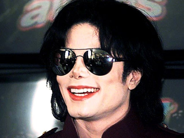 Michael Jackson - This Place Hotel/smooth Criminal/dangerous (ımmortal Version) Şarkı Sözleri